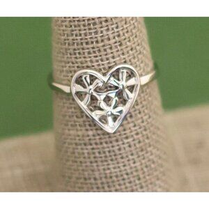 Vintage Victorian Silver Tone Heart Ring Size 6 by Avon K8